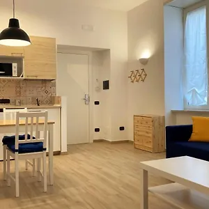  Apartment La Casa Blu Nel Cuore Storico Di Italy
